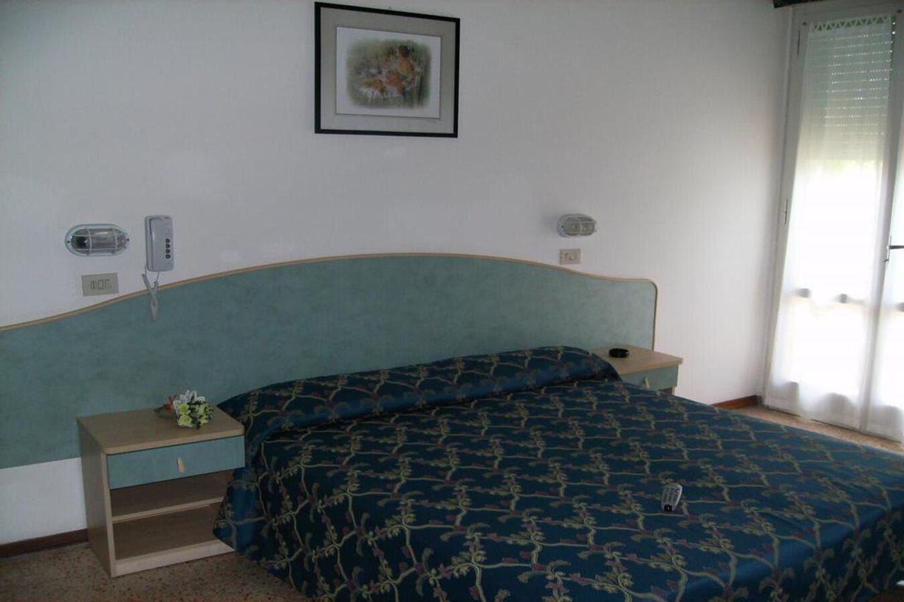 Hotel Moby Dick Rimini Kültér fotó
