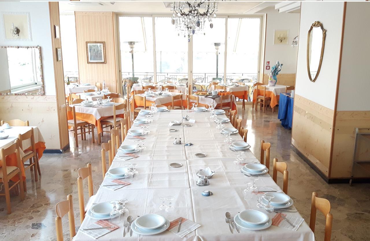 Hotel Moby Dick Rimini Kültér fotó